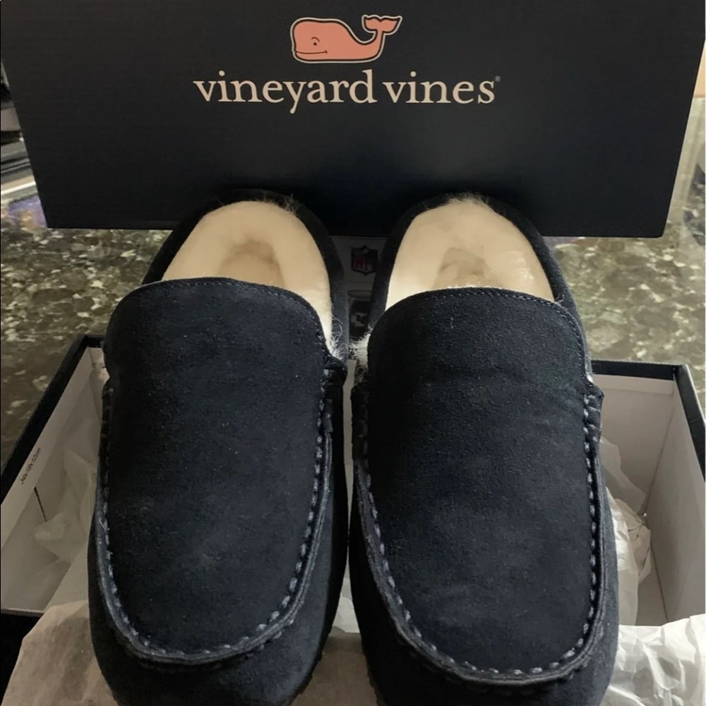 Vineyard vine men’s blue moccasins